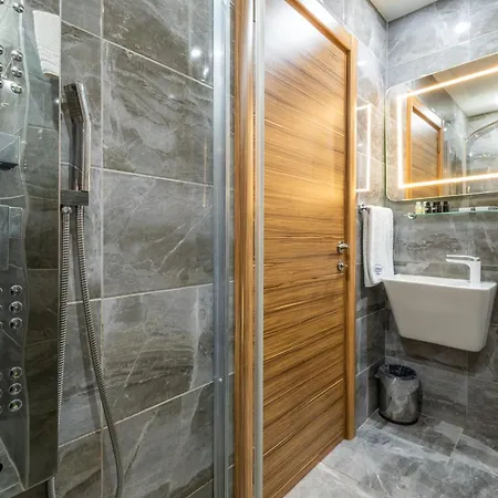 La Wisteria Boutique