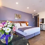 La Wisteria Boutique