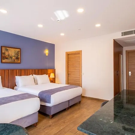מלון La Wisteria Boutique 4*