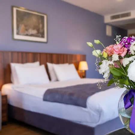 La Wisteria Boutique מלון 4*